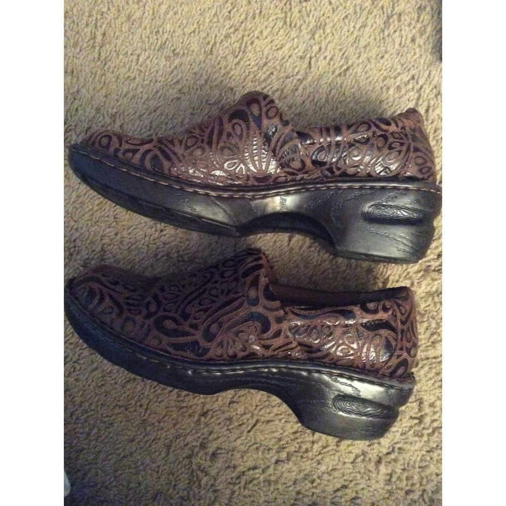 BOC Born Concept Tooled Embossed Leather Clog Slip On Womens Shoe Size 9 B29